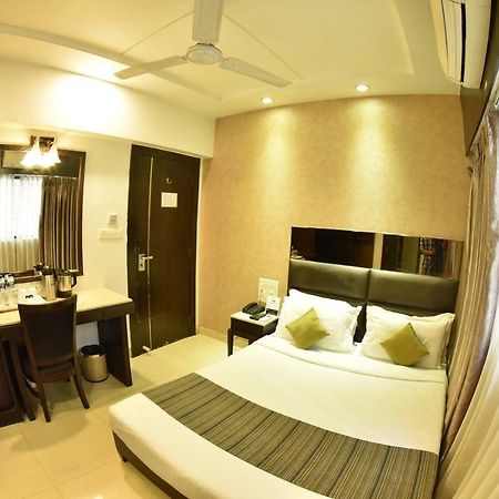 Hotel Manama Mumbai Exterior photo