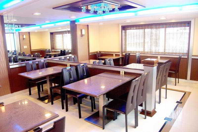 Hotel Manama Mumbai Exterior photo