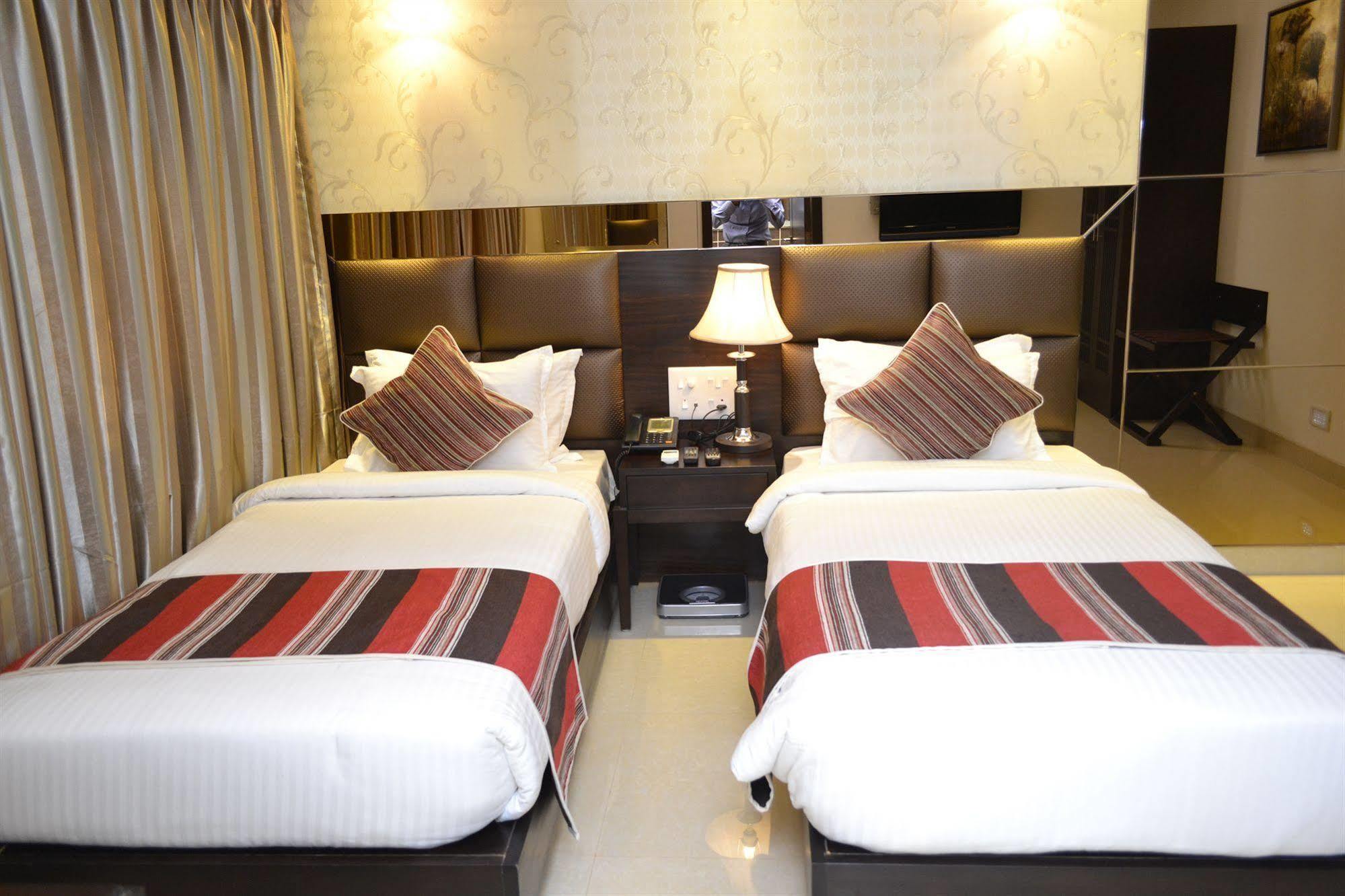 Hotel Manama Mumbai Exterior photo