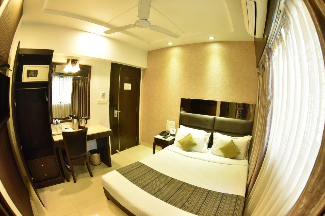 Hotel Manama Mumbai Exterior photo