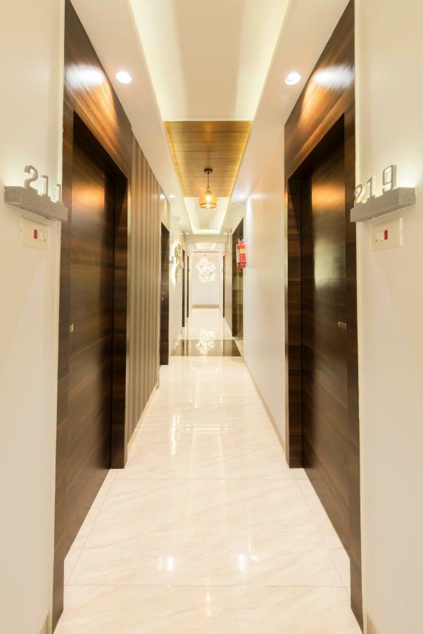 Hotel Manama Mumbai Exterior photo