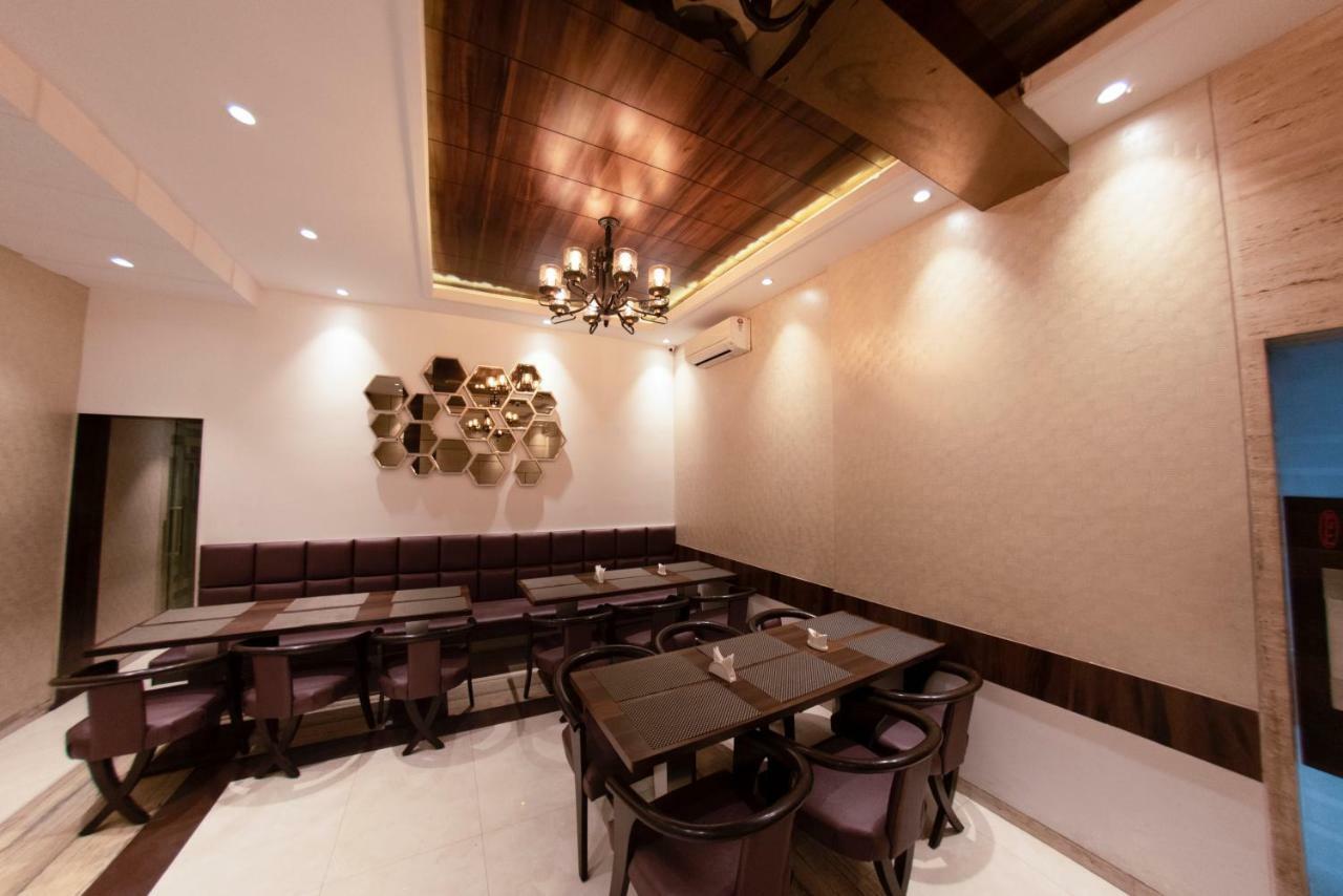 Hotel Manama Mumbai Exterior photo