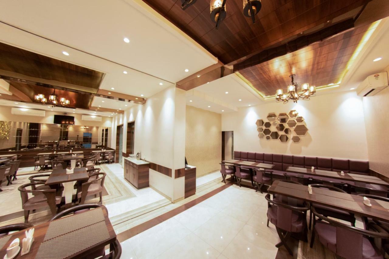Hotel Manama Mumbai Exterior photo