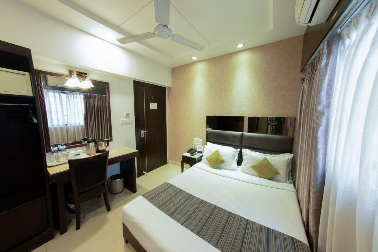 Hotel Manama Mumbai Exterior photo