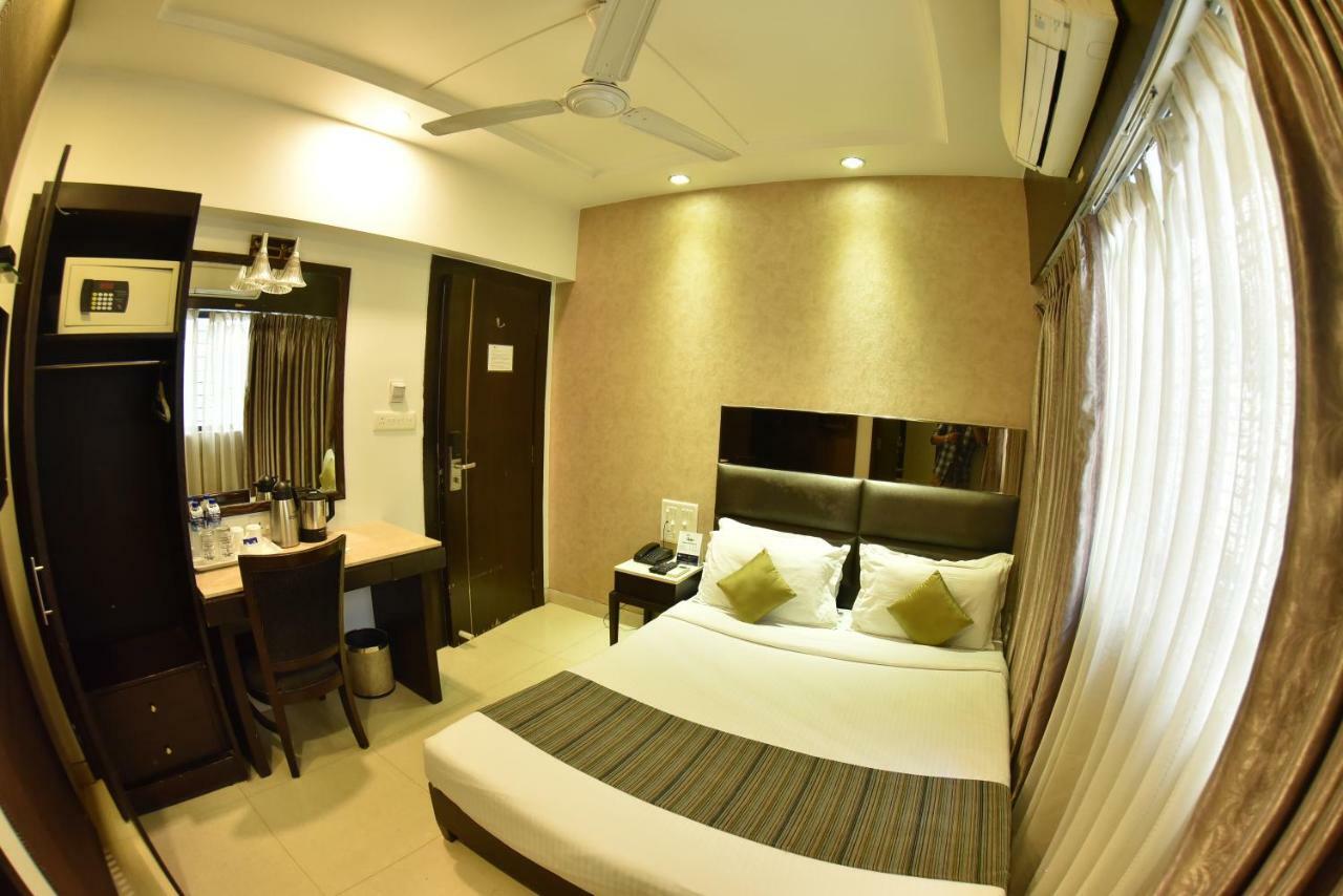 Hotel Manama Mumbai Exterior photo