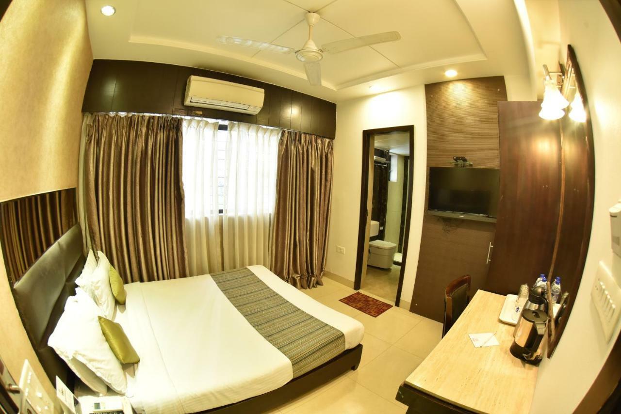 Hotel Manama Mumbai Exterior photo
