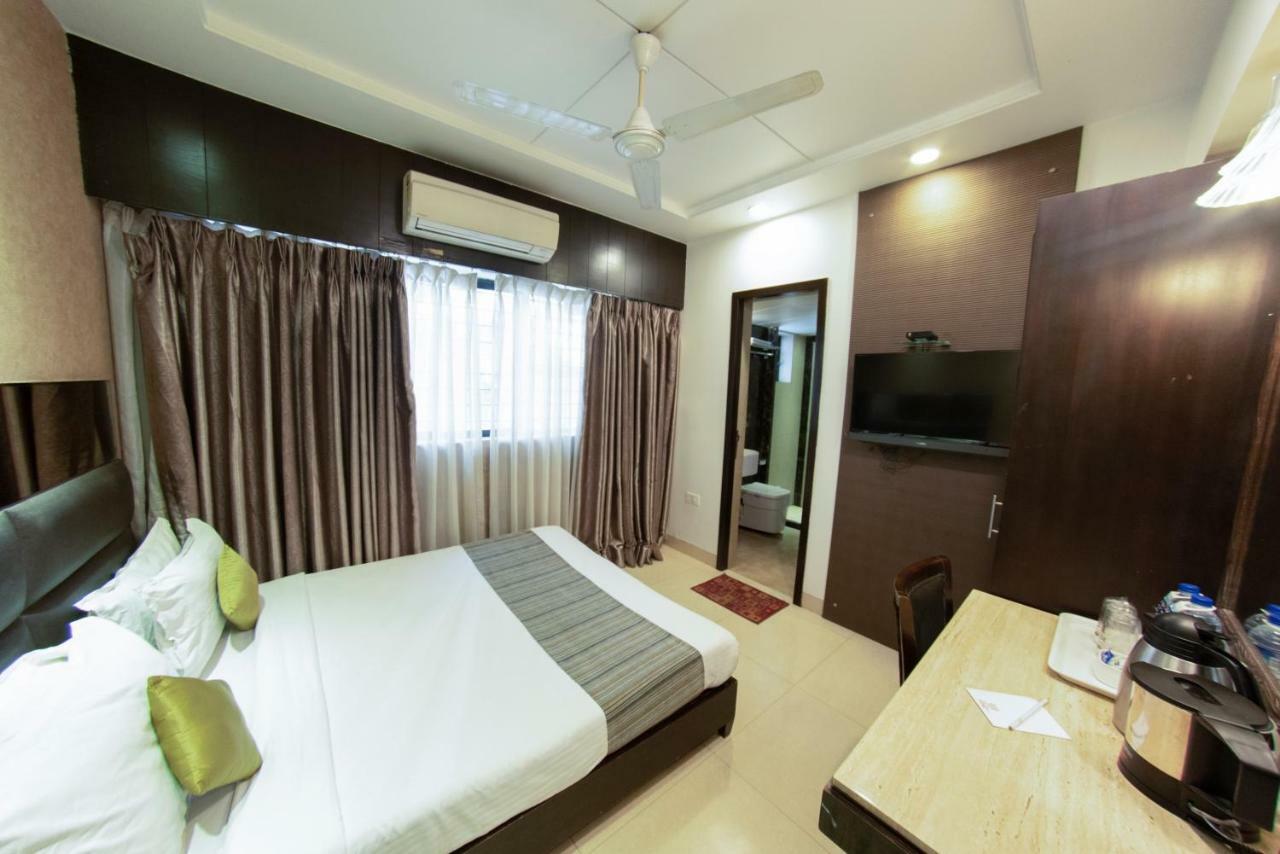 Hotel Manama Mumbai Exterior photo