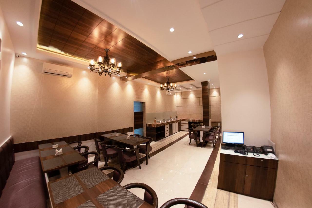 Hotel Manama Mumbai Exterior photo